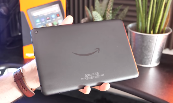 Amazon Fire HD 8 Amazon destekli bir medya tableti 2017 Fire HD 8 daha yavaştır, daha düşük çözünürlüklü bir ekrana sahiptir ve ZenPad'den daha sınırlıdır, ancak video ve okuma için harika ve ucuz bir tablettir.