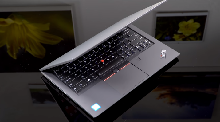 Lenovo ThinkPad T490 Kurumsal dünya için T490, iş dizüstü bilgisayarları arasında performans, boyut, ağırlık, yükseltilebilirlik ve fiyatın en iyi kombinasyonuna sahiptir ve diğer dizüstü bilgisayarlardan daha dayanıklı ve daha kullanışlı olma eğilimindedir.